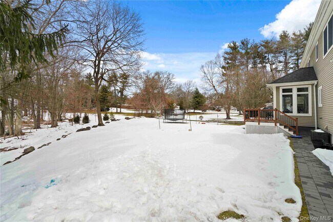 Building Photo - 484 Rosedale Ave