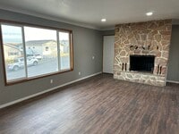 Building Photo - Newly remodeled duplex