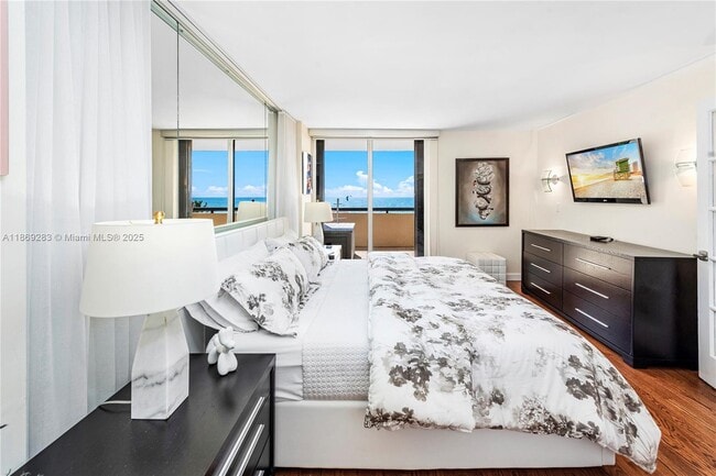 Building Photo - 2555 Collins Ave