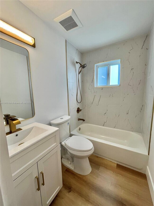 Building Photo - 10909 SW 117th Pl