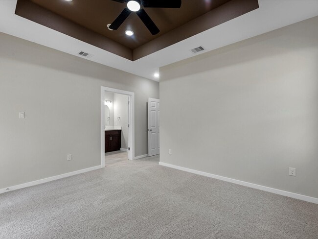 Building Photo - 5201 Kenilwood Dr