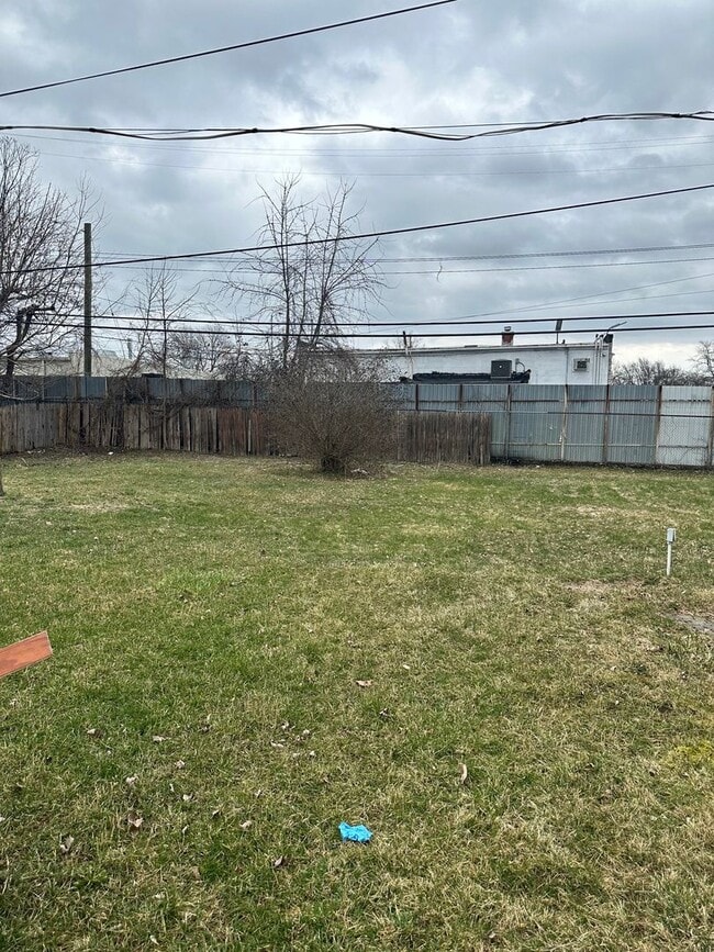 Building Photo - 3 bdrm with finished basement!