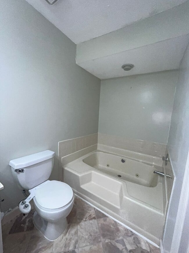 Building Photo - Your Dream Home is Waiting for You! Yardwo...