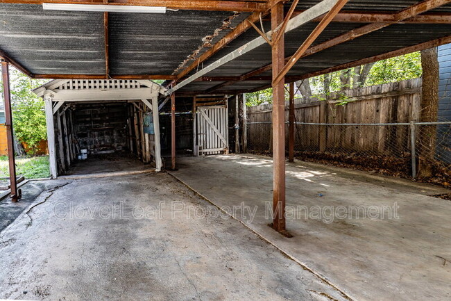 Building Photo - 323 Barrera St