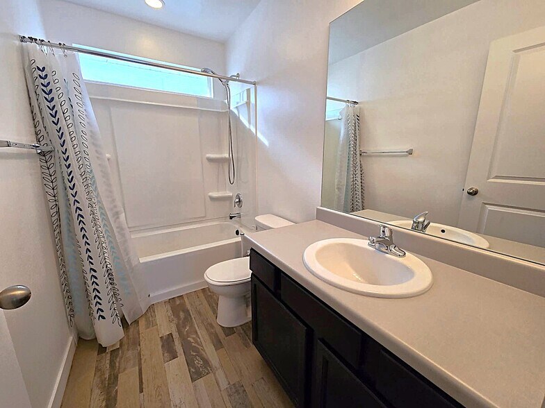 Building Photo - 34 E Legacy Pky