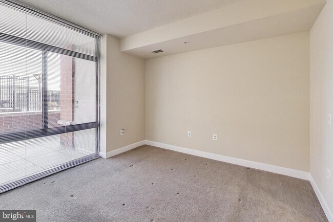 Building Photo - 3650 S Glebe Rd