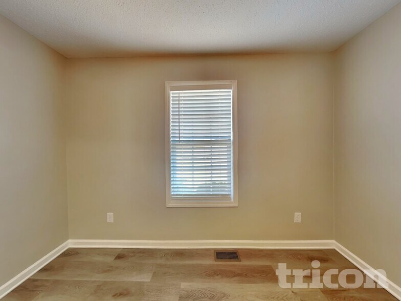 Building Photo - 622 Ashley Oaks Dr