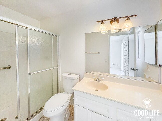 Building Photo - Spacious 3BD/2BA Home in Oceanside with Large Backyard, W/D & Attached 2-Car Garage