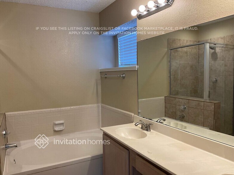 Building Photo - 2207 Bennington Dr