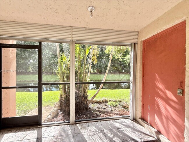 Building Photo - 227 Lakeview Dr