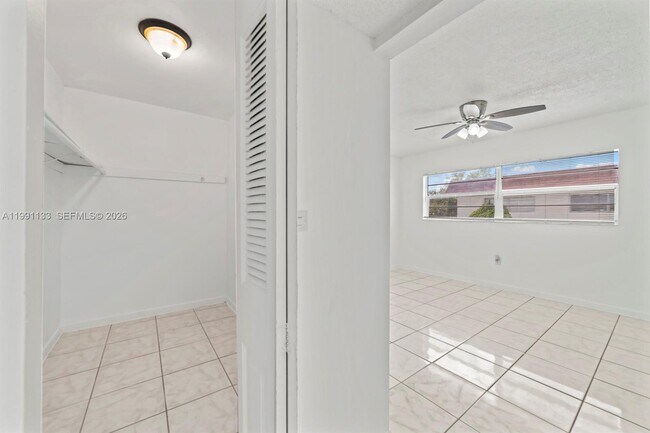 Building Photo - 1560 NE 151st St