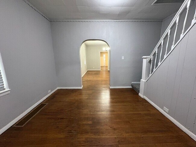 Building Photo - 3666 E 57th St