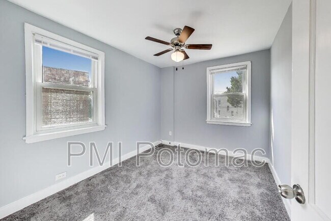 Building Photo - 3905 9th St SE