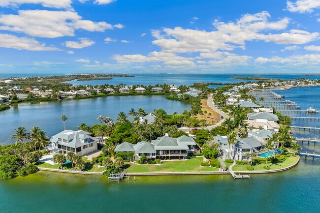 Building Photo - 1600 Treasure Ln