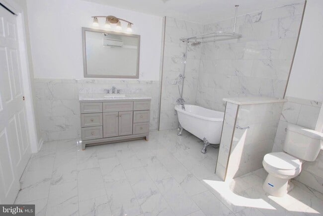 Building Photo - 217 Wood St