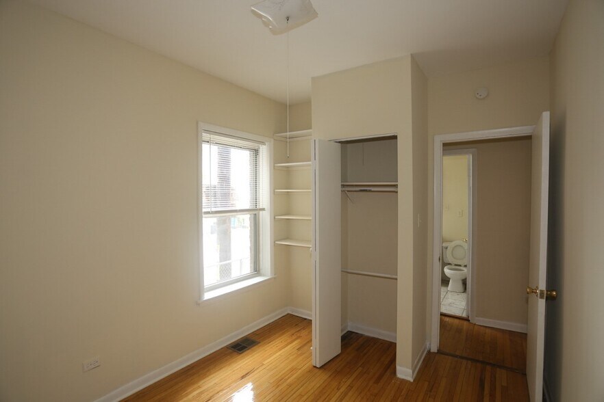 Building Photo - 714 W Barry Ave