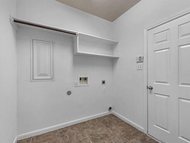 Building Photo - 25553 Oakhurst Forest Dr