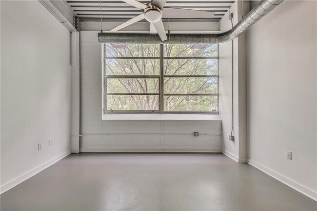 Building Photo - 400 Village Pkwy