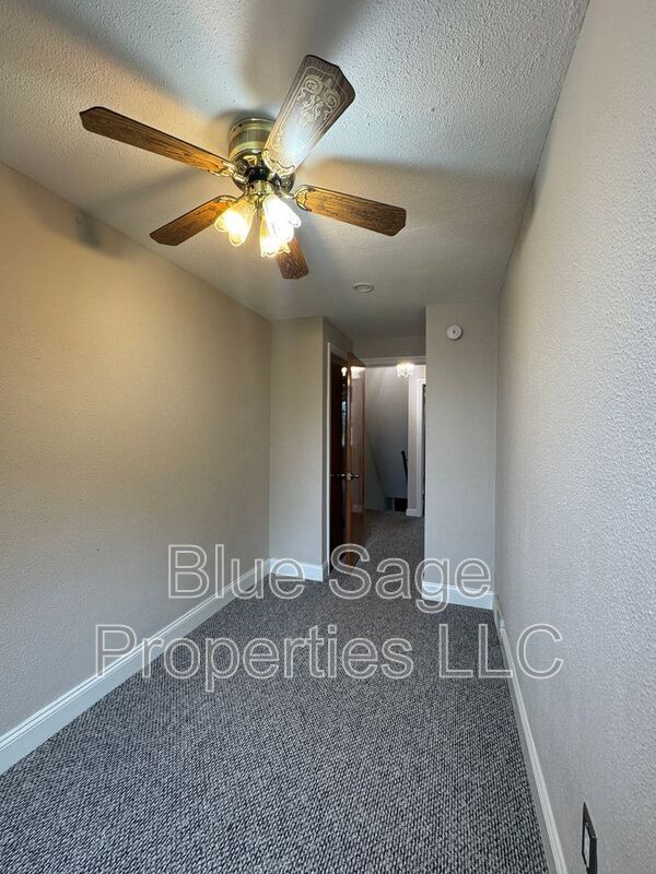 Building Photo - 228 W Wyncliffe Ave