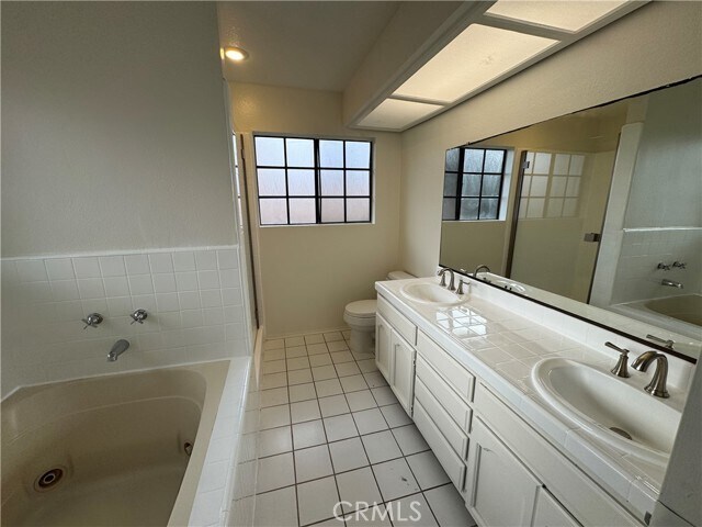 Building Photo - 524 S Catalina Ave