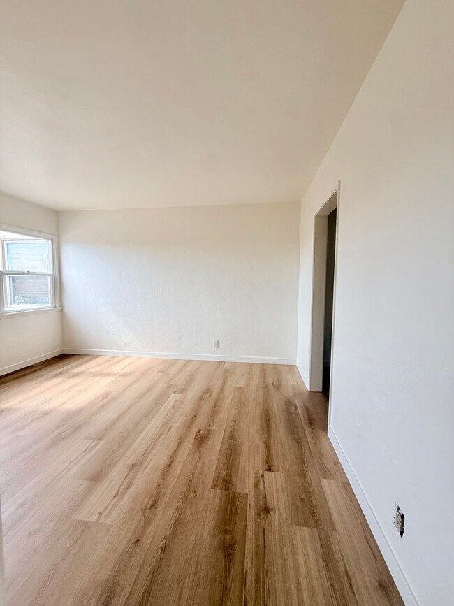 Building Photo - 3-515-514 Avenue C
