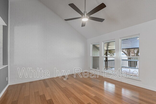 Building Photo - 356 Peach Is Rd