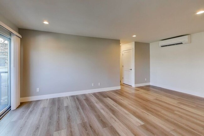 Building Photo - 1662 Hollenbeck Ave