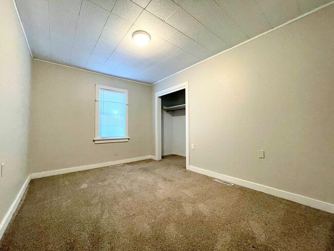 Building Photo - Nice 4 bedroom Home