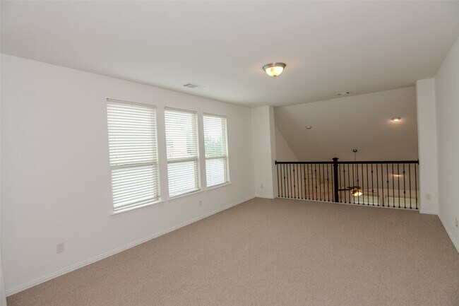 Building Photo - 18122 Glenlyon Dr