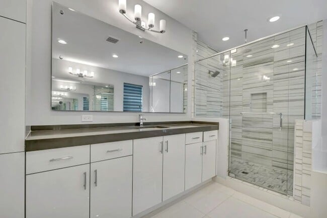 Building Photo - 17081 Five Waters Ave