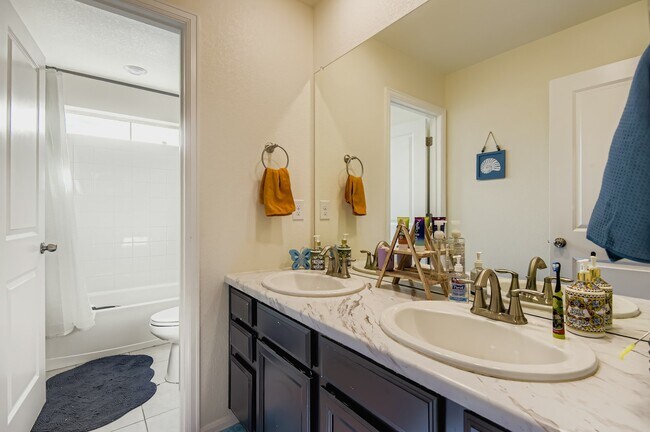 Building Photo - 3103 Jonquil St