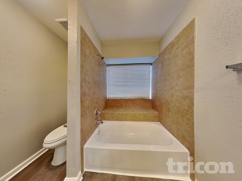 Building Photo - 7102 Tara Blue Ridge Dr