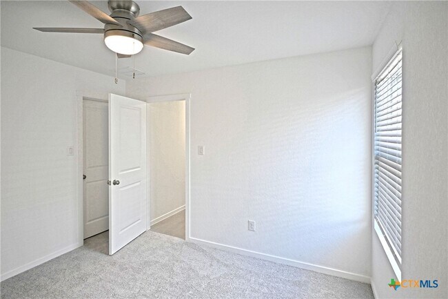 Building Photo - 1811 Lorena Wood