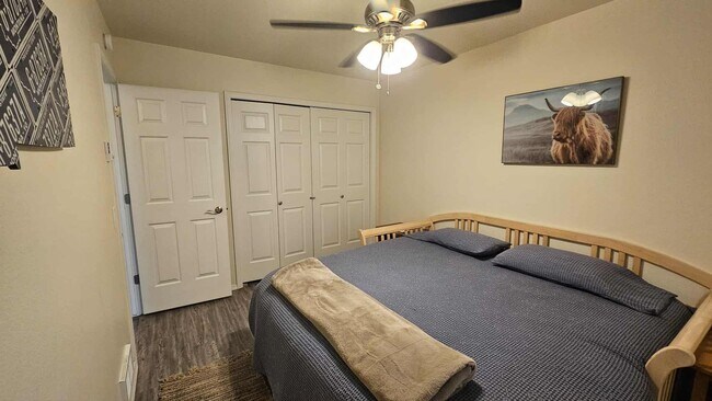 Building Photo - Fully Furnished Condo on Lake - This can be unfurnished