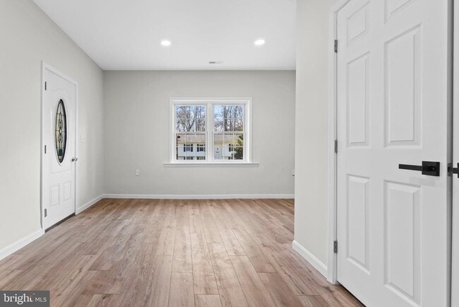 Building Photo - 46520 Rosewood Dr