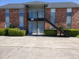 Building Photo - 1706 Windward Dr