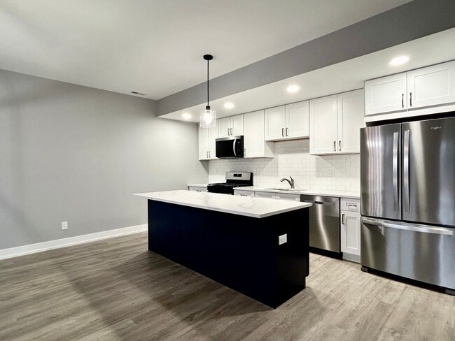 Building Photo - 1420 8th St