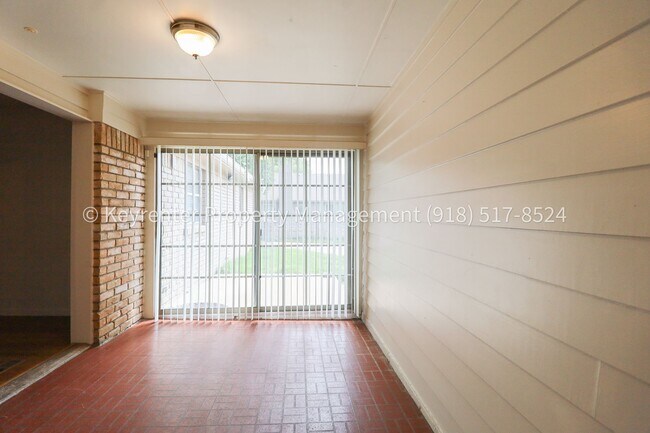 Building Photo - LARGE | 3 Bed | 2 Bath | Midtown Tulsa