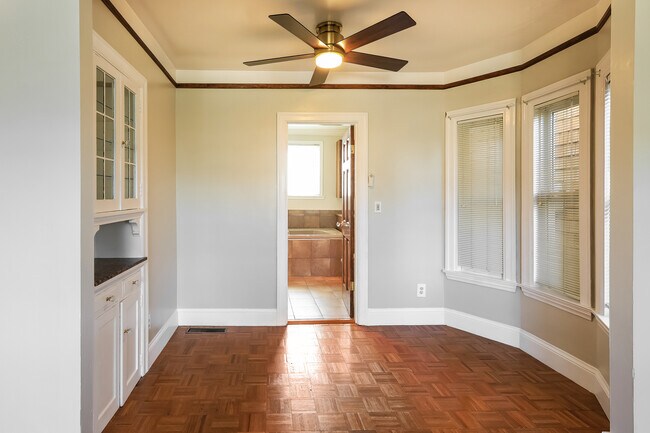 Building Photo - 708 Calmar Ave