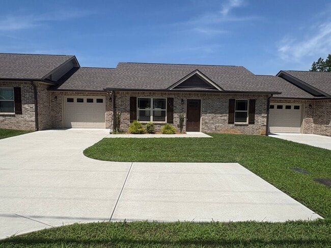 Building Photo - 1525 Green Ln