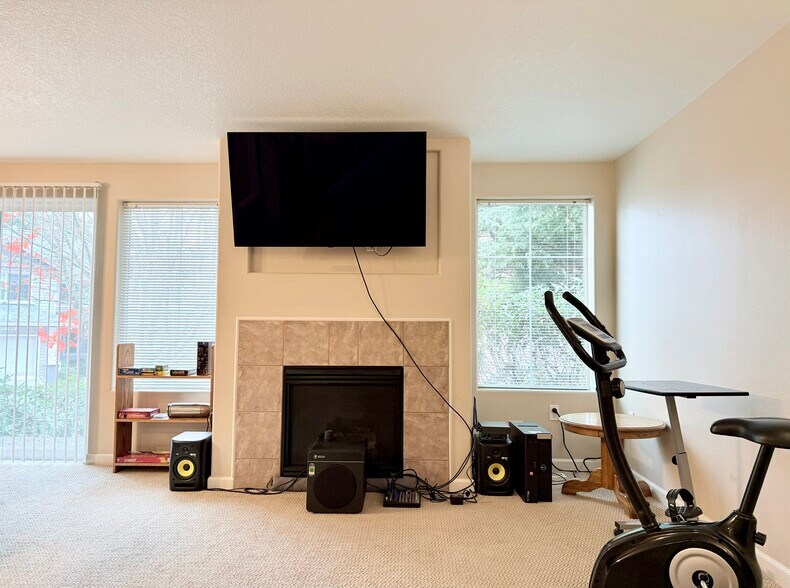 Building Photo - 10743 SW Canterbury Ln