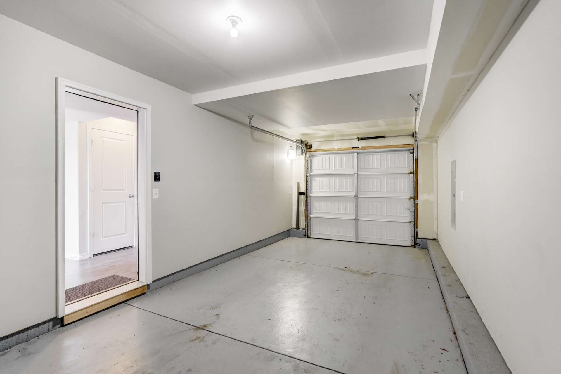 Building Photo - 753 Grissom Dr