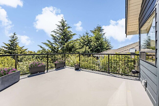 Building Photo - Sophisticated and Elegant home is located in Harbor Ridge at Browns Point. Spacious 4 bedroom, 4 ...