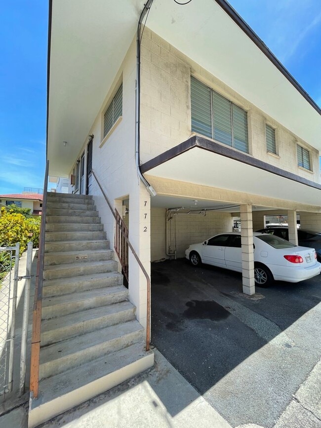 Building Photo - EL_086