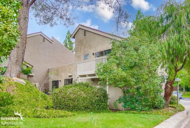 Building Photo - Beautiful Condo 2Bdm 2.5 Ba in the Heart o...