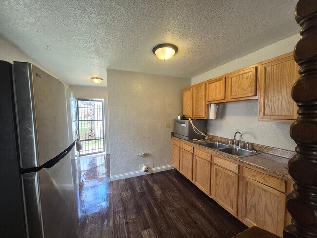 Building Photo - Cozy Ranch Home