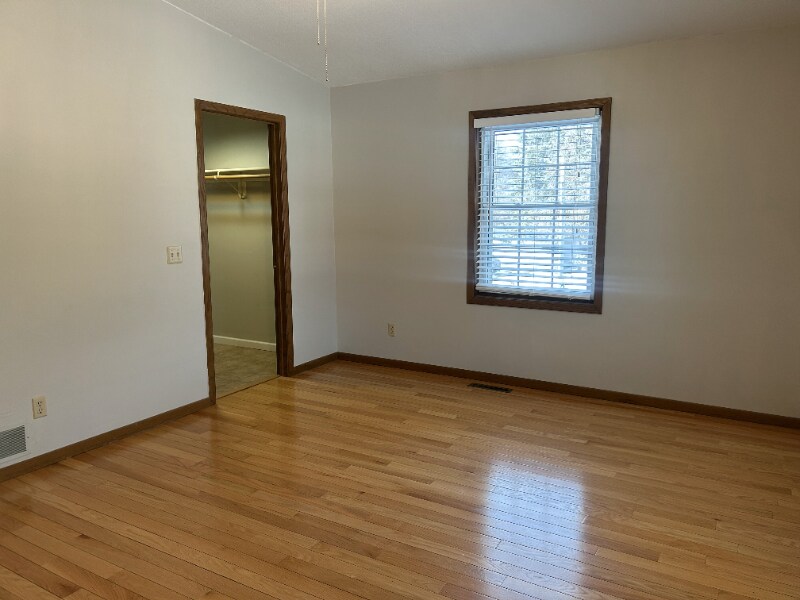 Building Photo - 401 Walnut Ave