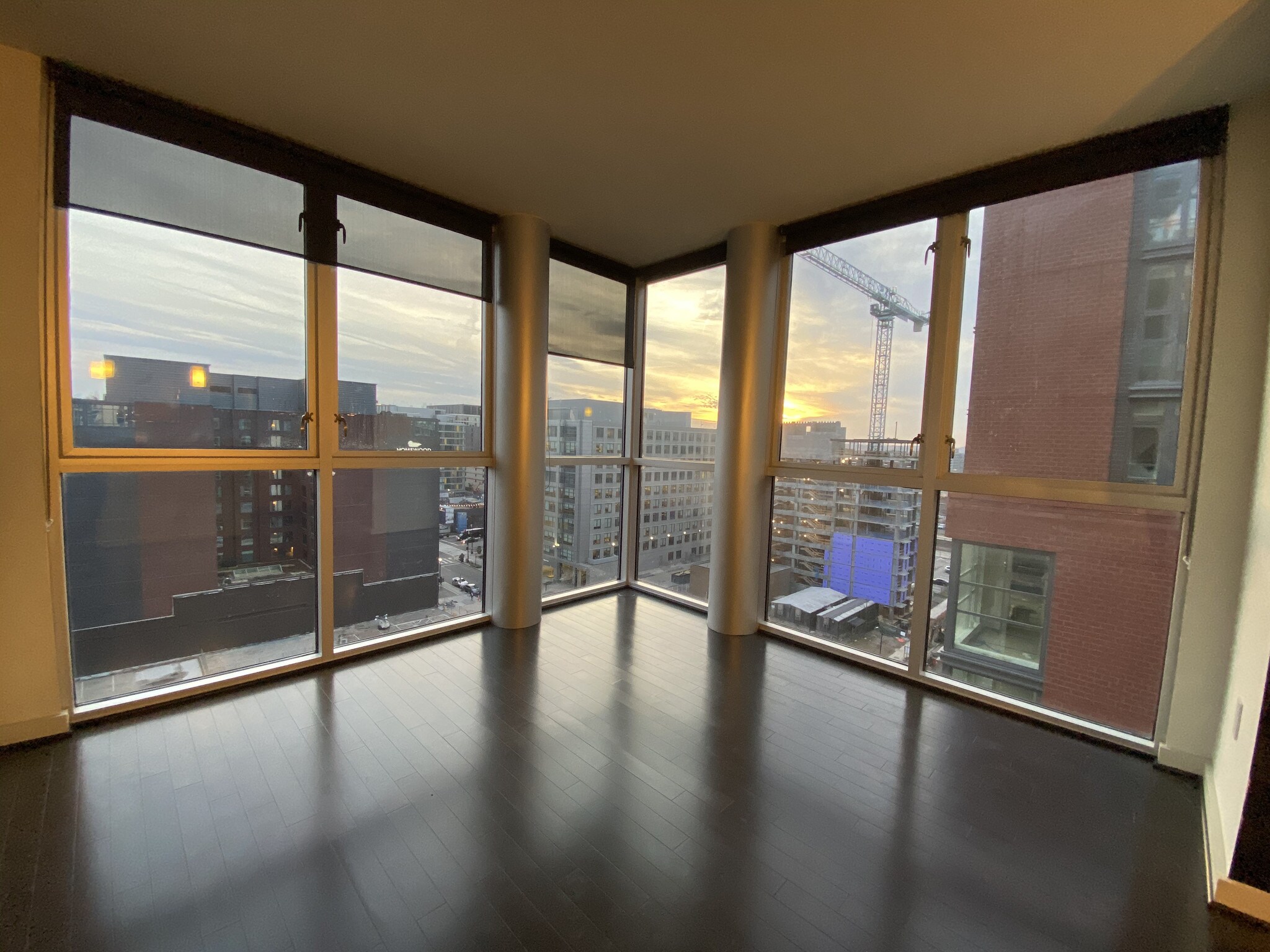 Wall of windows! - 1025 First St SE