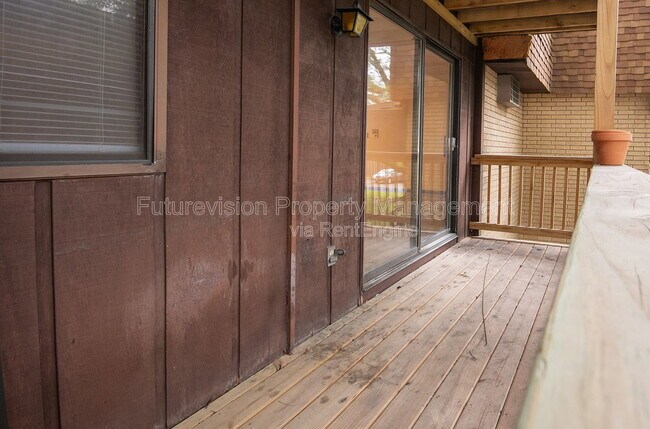 Building Photo - 2224 Oneida St