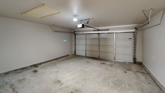 Building Photo - Very Nice 3 Bedroom 2 Bath Home in Mustang Schools